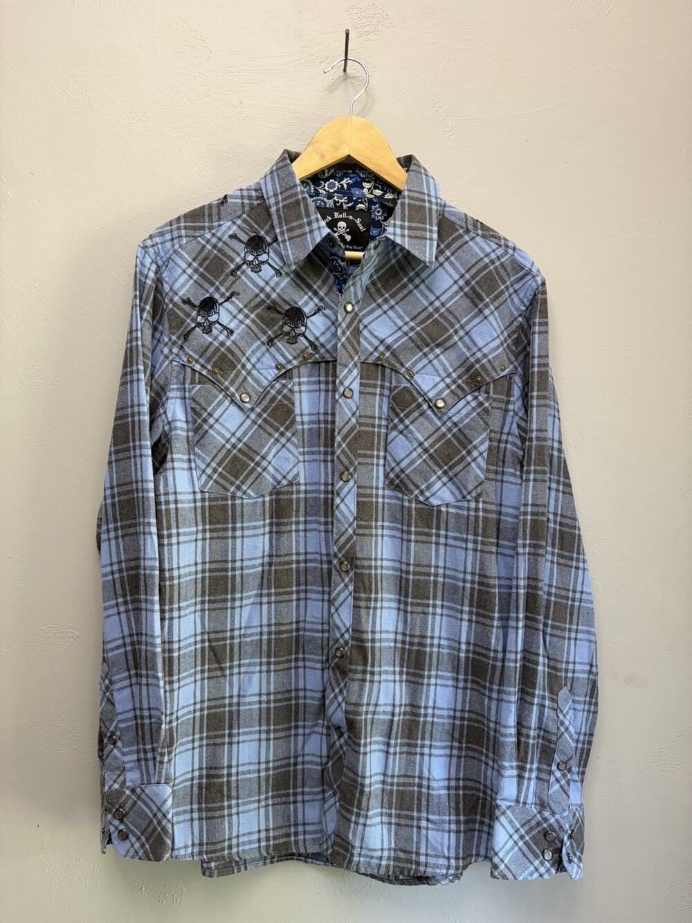 Rock Roll n Soul Blue & Black Flannel Skull Embroidered Black Snap L (0070)